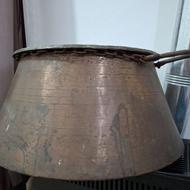 دیگ مسی بزرگ غلع شده