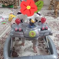 روروئک و تخت کنار مادر