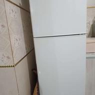 یخچال و فریز کاملا نو هست خیلی کم استفاده شده