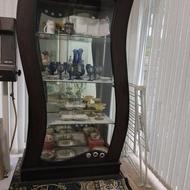 ویترین بزرگ و جادار