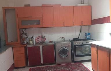 پشت کارخانه پنبه کوچه 5فریه9 آجور اهن حیاط داره ماشین رو هس