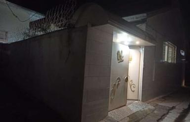 خونه کف کرسی دار غرق در نور