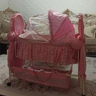 گهواره دخترانه کاملا سالم و تمیز
