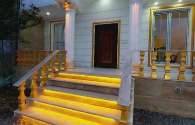 ویلای نما رومی سفید، مدارک کامل، نزدیک جاده و ساحل