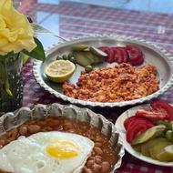کمک آشپز و سالن دار