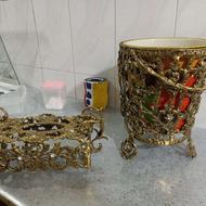 یک عدد سطل زباله و جا دستمال کاغذی