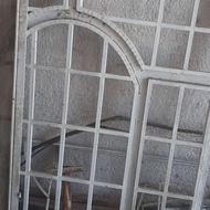 در پنجره نرده دار کیلوی 35 تومان