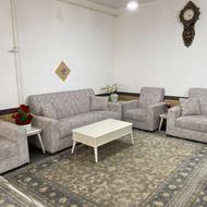 یک دست مبل راحتی بسیار تمیز و بدون کوچکترین ایراد