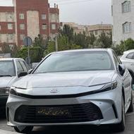 تویوتا کمری هیبرید 2025 سفید