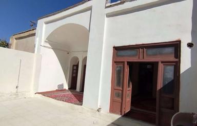 ویلایی درب به حیاط مناسب بوم گردی( مرکز شهر)