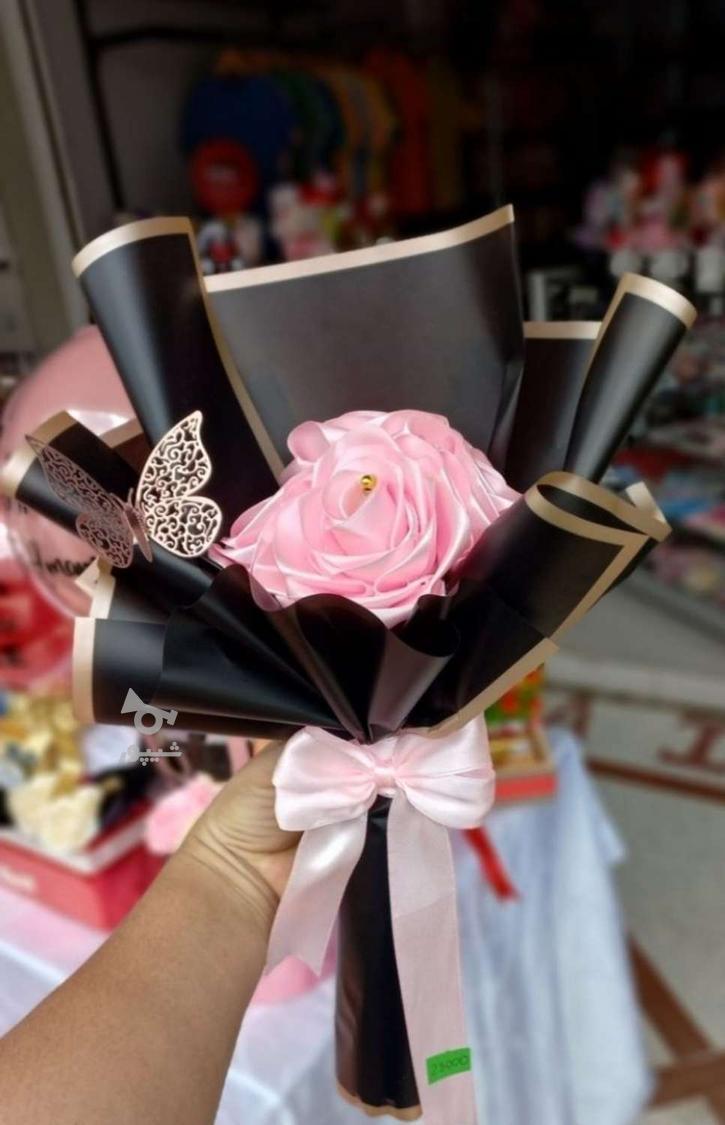 دسته گل و باکس روبانی