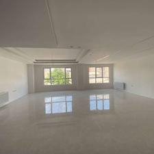 175 متری شیک کلید نخورده رو به رو استخر