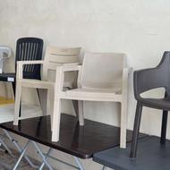 میز 6 نفره پایه تاشو میزو صندلی پلاستیکی نیم ست حصیری مبل