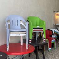 مبل کافه 2 نفره به همراه میز عسلی نیم ست حصیری صندلی کافه