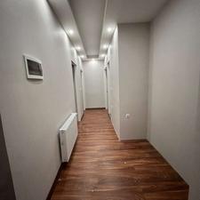 آپارتمان روبروی استخر