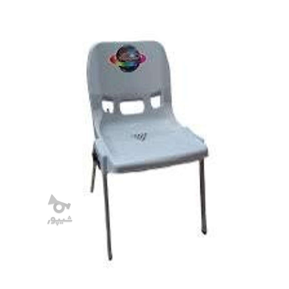 اجاره صندلی پلاستیکی دست دار