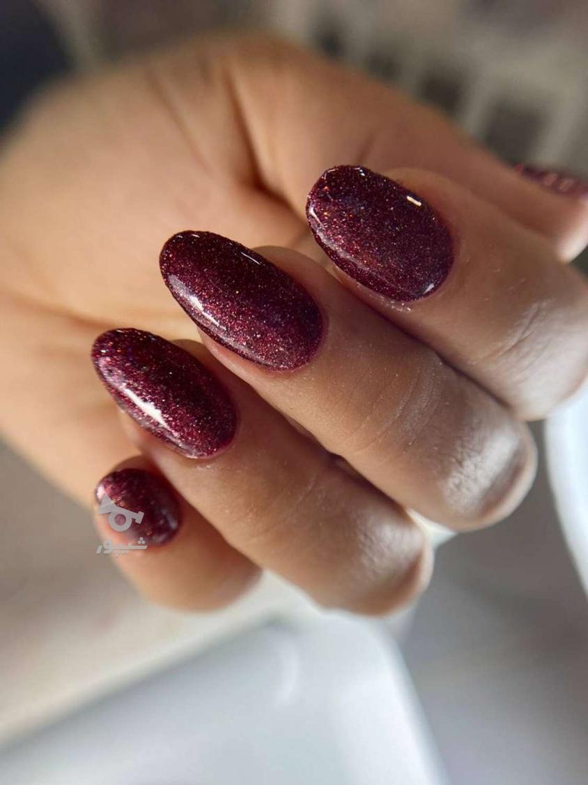 کاشت ناخن هزینه مواد گرفته میشه