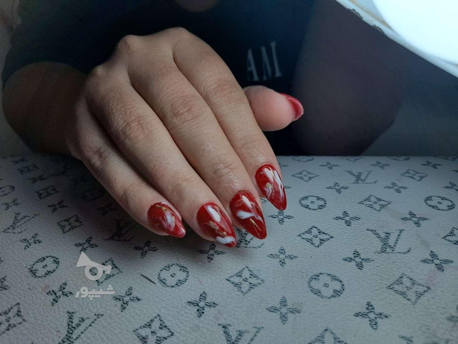 کاشت ناخن و ترمیم با طراحی رایگان برای شما