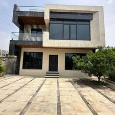 تریبلکس مدرن با استخر چهارفصل و روف