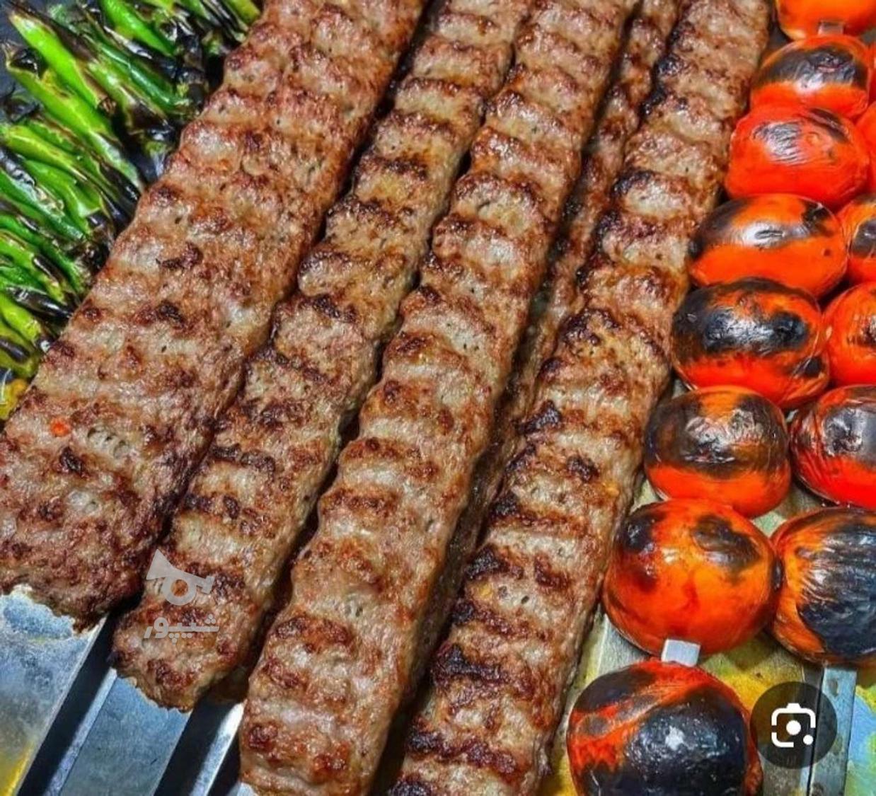 آشپز وتخته کار سیار هستم. - undefined