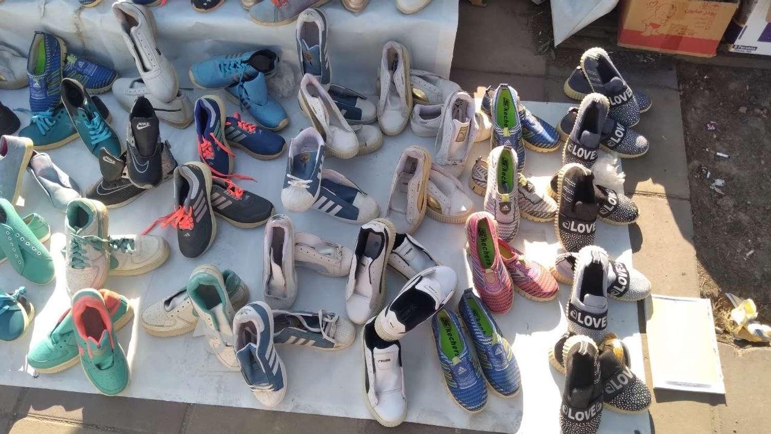 فروش حدود 240 جفت کفش نو