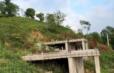 زمین608متری با بنای نیمه کاره جاده کتشال لاهیجان