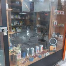 مغازه تجاری خوش قواره 10 متر با پاخور عالی در خیابان انقلاب