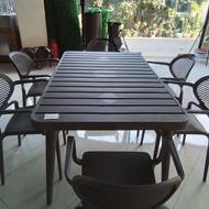 میز ریوولی همراه با صندلی ماکان