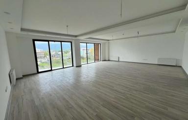 اجاره آپارتمان 200 متر در مرکز شهر(مفیدی)