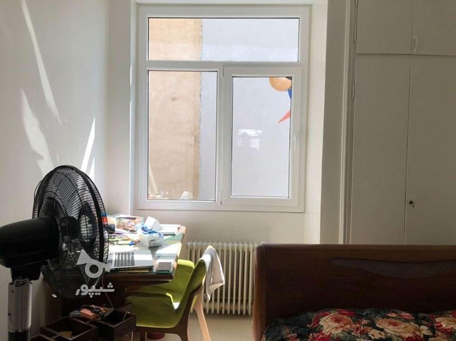 تعویض یراق آلات پنجره آلومینیومی تعمیرکار پنجره