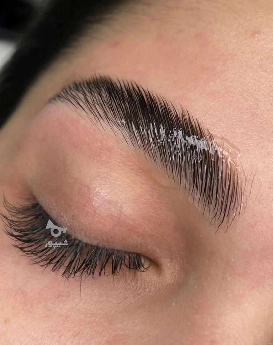 خدمات تخصصی میکروبلیدینگ و لیفت و لمینیت تخصصی مژه و ابرو