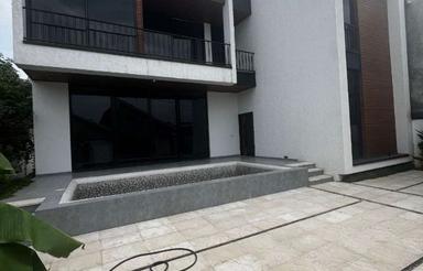 فروش ویلا 240 متر در مرکز شهر 4خواب سنددار استخر