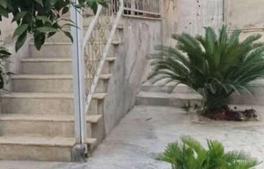 خانه و کلنگی 250 متری ، در خیابان هراز لوکیشن عالی