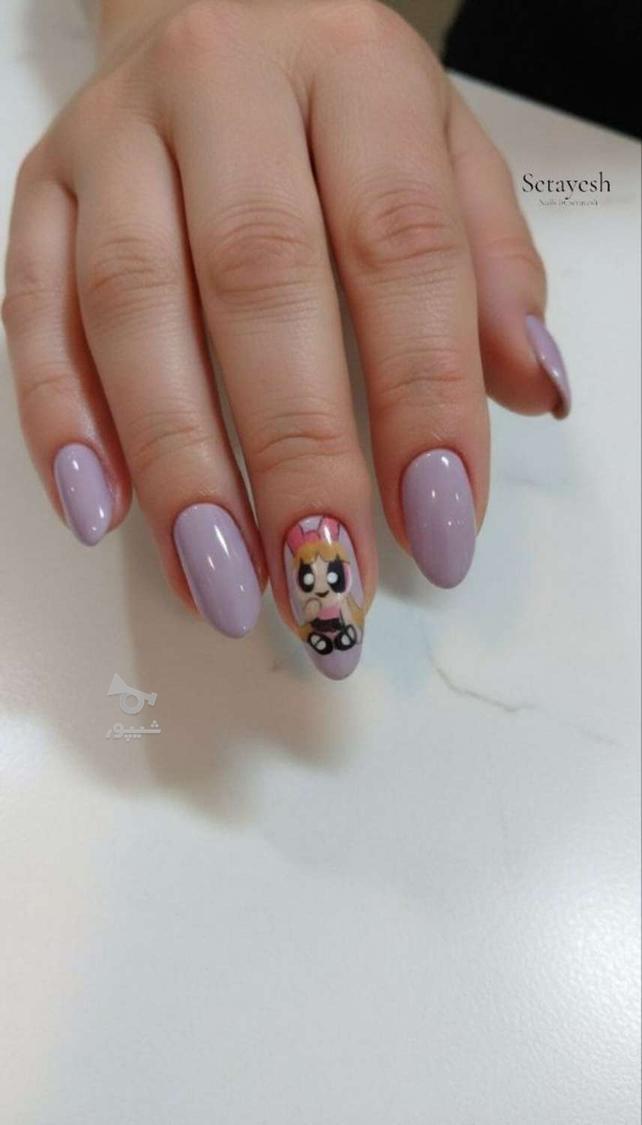 کاشت و طراحی ناخن حرفه ای