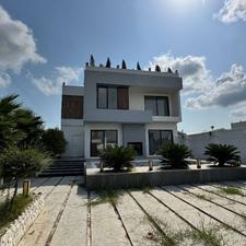 ویلای نما مدرن سه خواب استخردار با سند تک برگ 403 متر