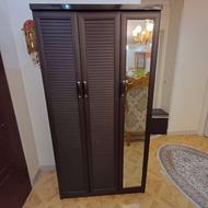 جالباسی و جاکفشی باهم هستش جنس نئوپان کارکرده ولی سالم