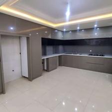 واحد کلید نخورده نیما با چشم انداز شیطان کوه و استخر