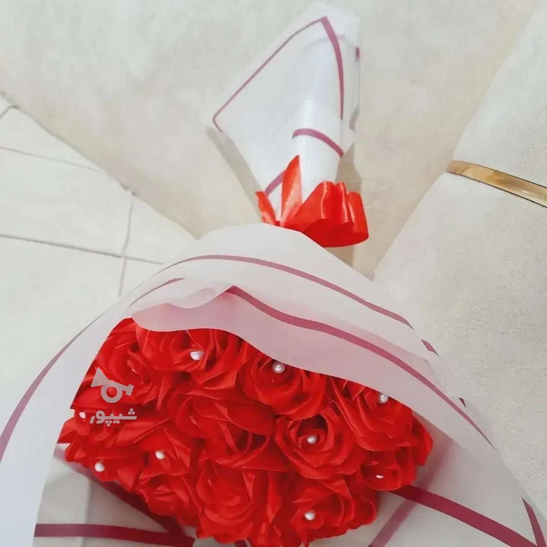 گل رز روبانی