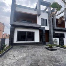 ویلا شهرکی 370 متری استخردار سنددار در سرخرود