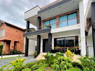 300 متر ویلای مدرن مبله داخل شهرک سیسنگان