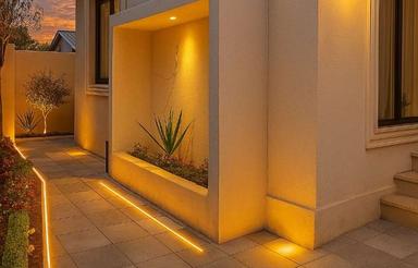 فروش ویلا 204 متر زمین 90متر بنا با مغازه بر اسفالت