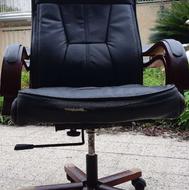 صندلی چرخدار روکش چرمی