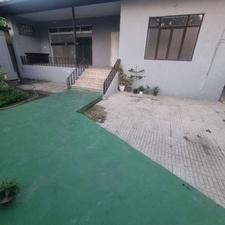 اجاره 300 متر زمین 160 متر بنا 2 نبش بر خیابان اصلی