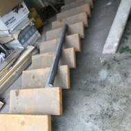 پله یک طرفه اهنی با کف پله چوبی