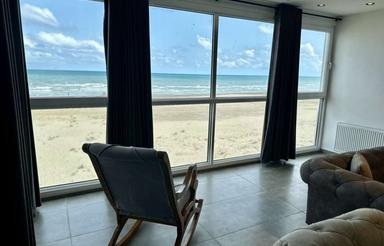 اجاره ویلا استخردار 380 متر پلاک اول دریا لب اب آب