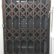 حفاظ درب آکاردئونی و کرکره برقی