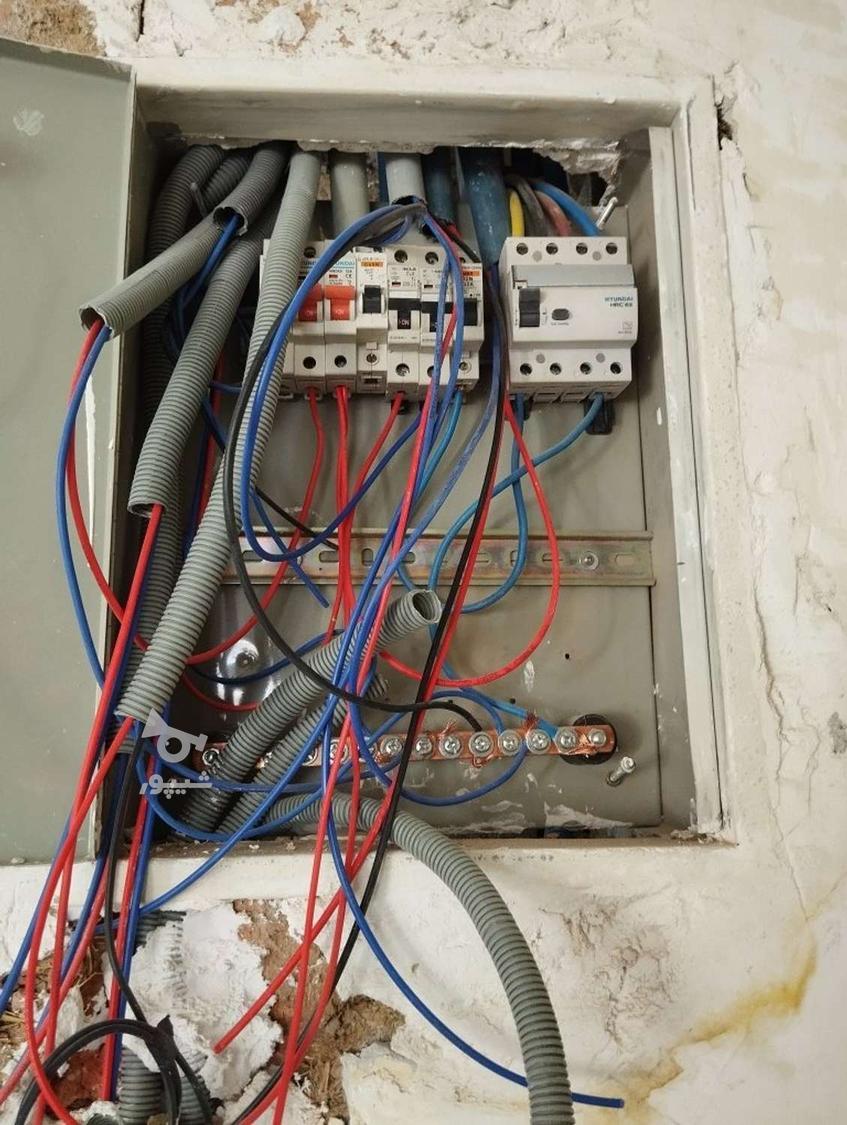 برقکار،خدمات برقی،نور خطی ،نصب لوستر ،سینی کشی،تابلو