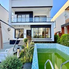 300 متر ویلای مدرن شهرکی/استخردار سند و پایانکار