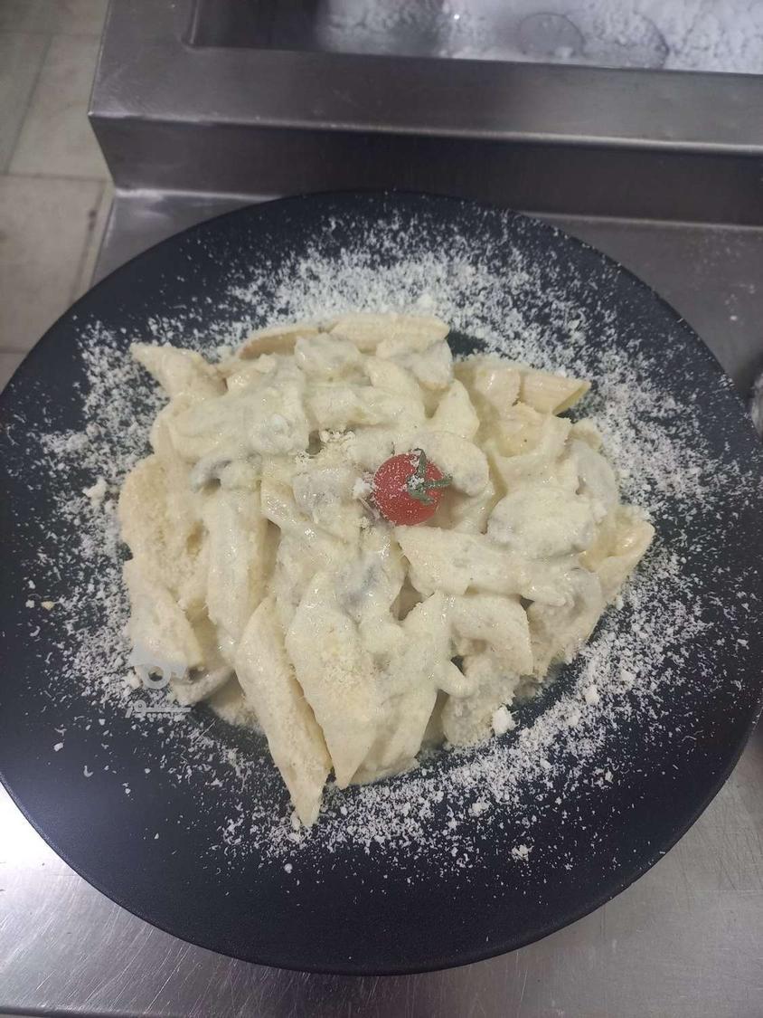 تمایل به همکاری با فست فود ی - عاطفه