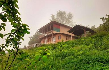 کلبه دوبلکس دوخوابه دربست در فیلبند و چلاو بالای تپه . دنج